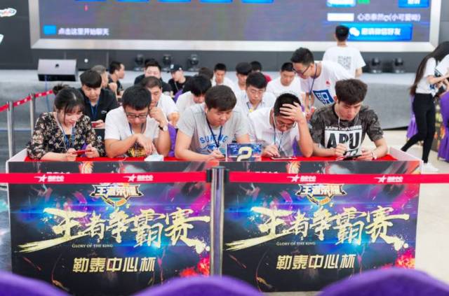 2025年LPL夏季季后赛C组队伍海报公布：距离比赛开始还有2天倒计时！