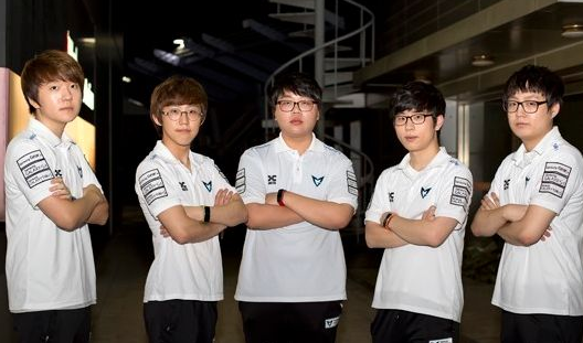 凯尔特人半场19分碾压太阳剑指东部前二 波神17+6压制杜兰特20分 太阳外线崩盘陷附加赛危机